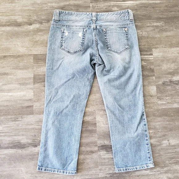 Denim Distressed Guess Cropped Jean - Picture 2 of 3